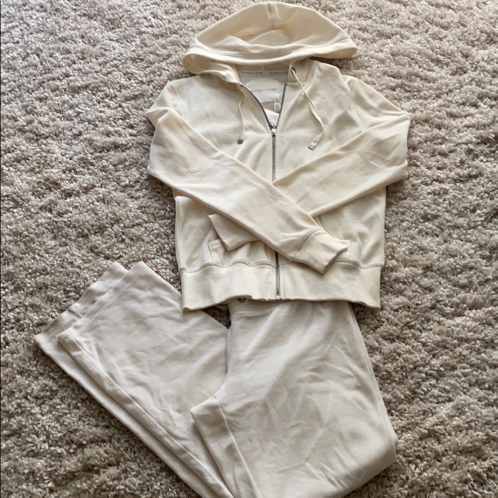 Victoria’s Secret off-white jogger set